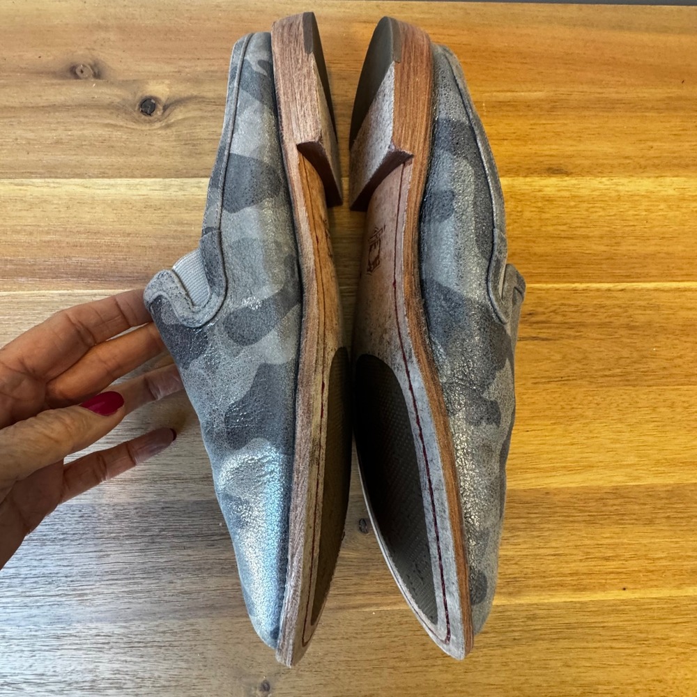 Trask Women 9.5 M Silver Metallic Camo Leather Mules Slip On Loafers Casual - Picture 4 of 12